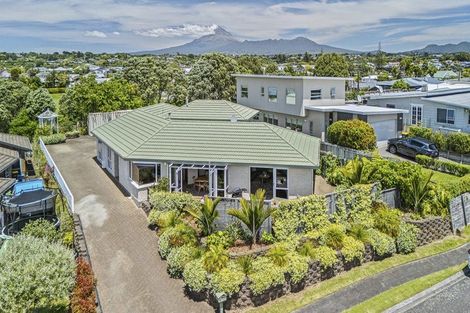 Photo of property in 8 Chatswood Grove, Fitzroy, New Plymouth, 4312