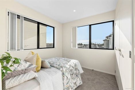 Photo of property in 2/60 Kelman Road, Kelston, Auckland, 0602