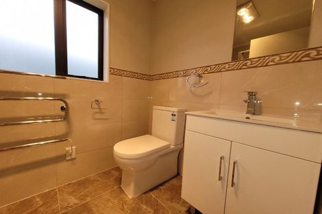 Photo of property in 82a Woodglen Road, Glen Eden, Auckland, 0602