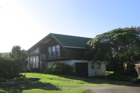 Photo of property in 3 Frances Street, Waikanae Beach, Waikanae, 5036