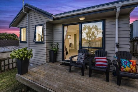 Photo of property in 26b Waimumu Road, Massey, Auckland, 0614