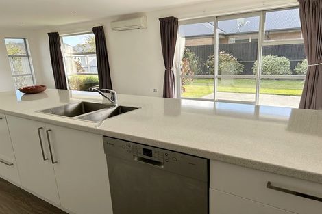 Photo of property in 8 Oakdene Place, Halswell, Christchurch, 8025