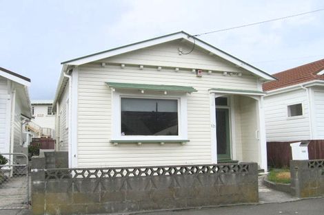 Photo of property in 121 Onepu Road, Lyall Bay, Wellington, 6022