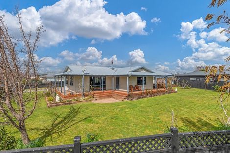 Photo of property in 77 Rhodes Drive, Kelvin Grove, Palmerston North, 4414
