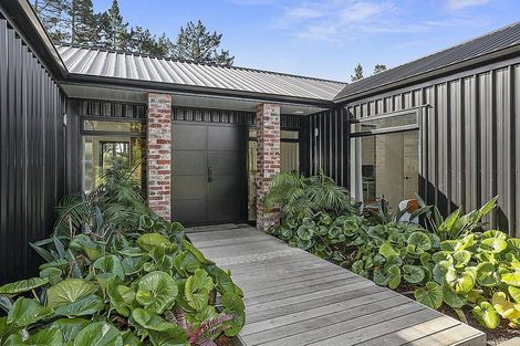 Photo of property in 68 Parrs Road, Hurworth, New Plymouth, 4371