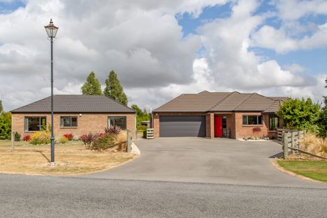 Photo of property in 16 Thorndon Close, Kirwee, Darfield, 7571