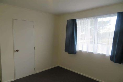 Photo of property in 124a Glanmire Road, Newlands, Wellington, 6037