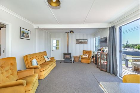 Photo of property in 28 Ngatiawa Street, Himatangi Beach, Foxton, 4891