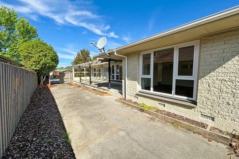 Photo of property in 5 Brookby Crescent, Avonhead, Christchurch, 8042