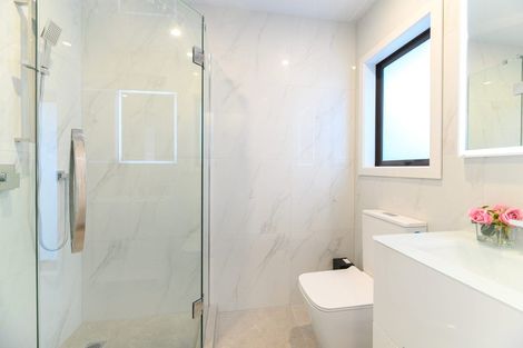 Photo of property in 1/40 Matuhi Rise, Henderson, Auckland, 0612