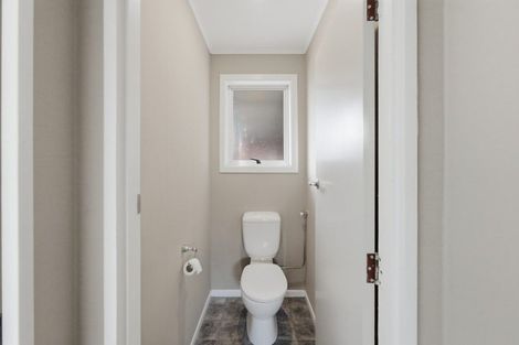 Photo of property in 21 Truby King Street, Merrilands, New Plymouth, 4312