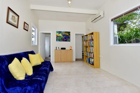 Photo of property in 12 Nor'east Drive, Northcross, Auckland, 0632