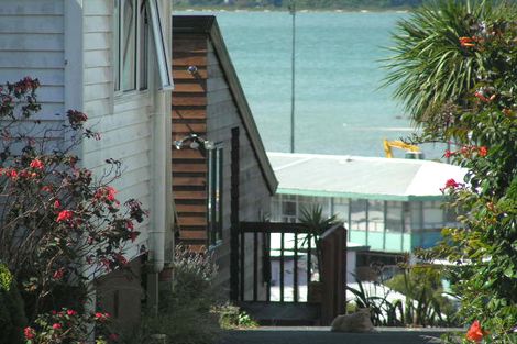 Photo of property in 1/91 Queen Street, Northcote Point, Auckland, 0627