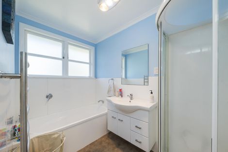 Photo of property in 5 Wairau Place, Kelvin Grove, Palmerston North, 4414