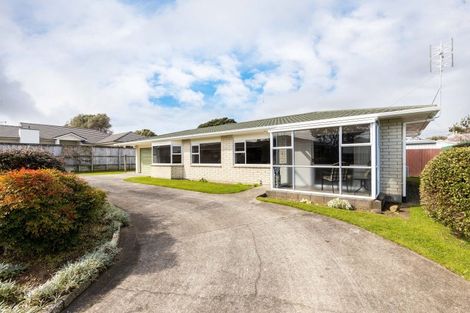 Photo of property in 2/17 Whiteley Street, Moturoa, New Plymouth, 4310