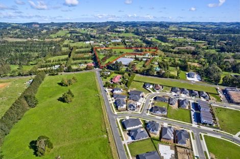 Photo of property in 116 Station Road, Kumeu, 0891