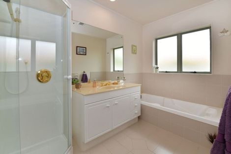 Photo of property in 138 Lakeside Drive, Orewa, 0931