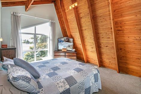 Photo of property in 120 Onemana Drive, Onemana, Whangamata, 3691