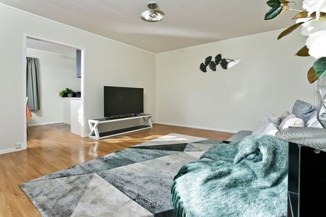 Photo of property in 2/1 Cantina Avenue, Bayview, Auckland, 0629