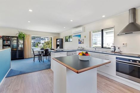 Photo of property in 2 Whitianga View, Paremata, Porirua, 5024