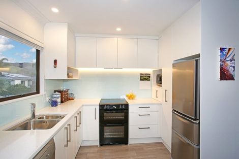 Photo of property in 8 Cottonwood Place, Kawakawa Bay, Papakura, 2585