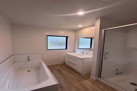 Photo of property in 8a Holden Avenue, Holdens Bay, Rotorua, 3010