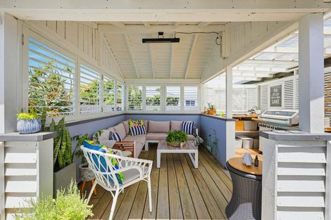 Photo of property in 6 Vela Place, Clarks Beach, 2122