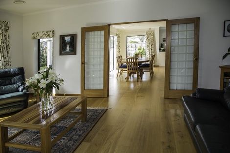 Photo of property in 10 Kinross Drive, Merrilands, New Plymouth, 4312