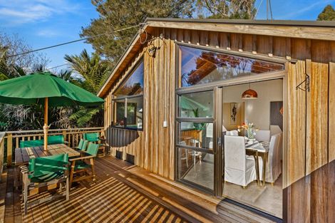 Photo of property in 21a Western Road, Laingholm, Auckland, 0604