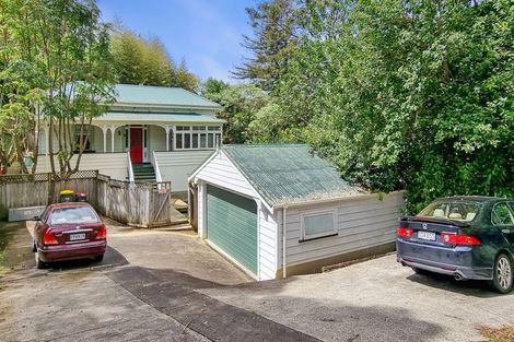Photo of property in 10 Limmer Place, Browns Bay, Auckland, 0632