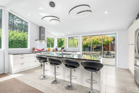 Photo of property in 10 Cottle Park Drive, Normandale, Lower Hutt, 5010