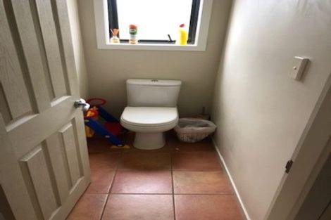 Photo of property in 5 Catlins Glen, Aotea, Porirua, 5024