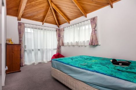 Photo of property in 1/6 Glucina Avenue, West Harbour, Auckland, 0618