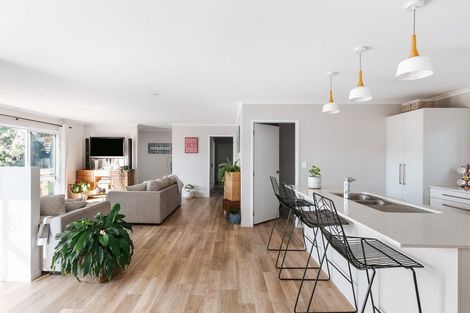 Photo of property in 2 Mckenna Lane, Omokoroa, 3114