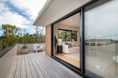 Photo of property in 5 Island Bay Road, Beach Haven, Auckland, 0626