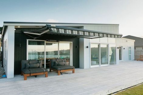 Photo of property in 36 Queen Charlotte Drive, Aotea, Porirua, 5024