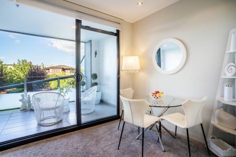 Photo of property in Cooks Apartments, 1e/24 James Cook Crescent, Remuera, Auckland, 1050