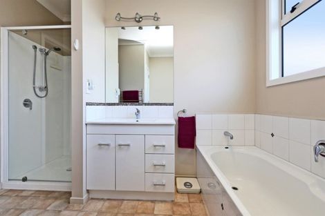 Photo of property in 10 Waimea Way, Poraiti, Napier, 4112