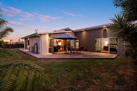 Photo of property in 6 Coutts Street, Papamoa Beach, Papamoa, 3118