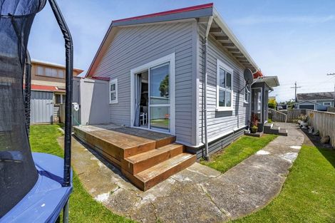 Photo of property in 12 Collins Street, Hawera, 4610