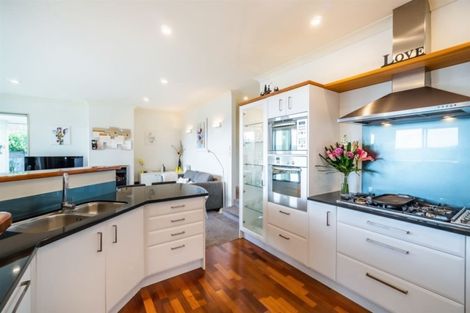 Photo of property in 160 Kittiwake Drive, Schnapper Rock, Auckland, 0632