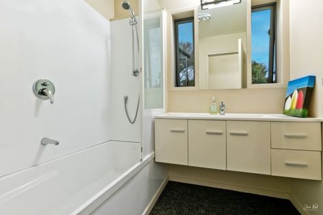 Photo of property in 10 Remu Place, Greenhithe, Auckland, 0632