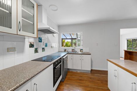 Photo of property in 37 York Road, Titirangi, Auckland, 0604