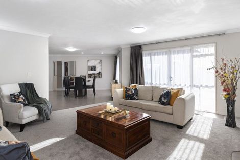 Photo of property in 21 Old Barn Road, Opaheke, Papakura, 2584