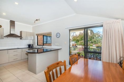 Photo of property in 24 Nimstedt Avenue, Oteha, Auckland, 0632