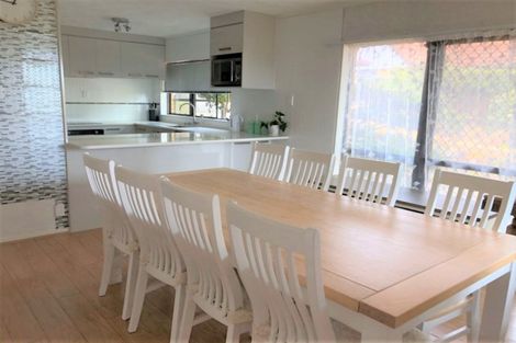 Photo of property in 47 Dalwhinnie Parade, Highland Park, Auckland, 2010