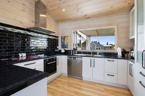 Photo of property in 28 Sandleigh Drive, Athenree, Katikati, 3177