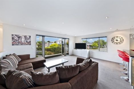 Photo of property in 51 Strowan Road, Strowan, Christchurch, 8052