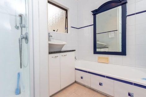 Photo of property in 6 Orinda Close, Botany Downs, Auckland, 2010