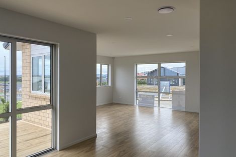 Photo of property in 51 Twin Parks Rise, Papakura, 2110